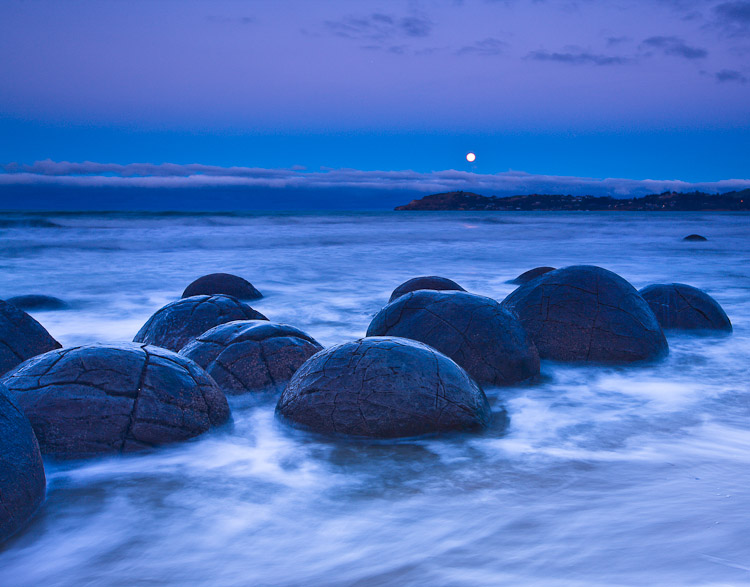 Moeraki Moon 1, 2008