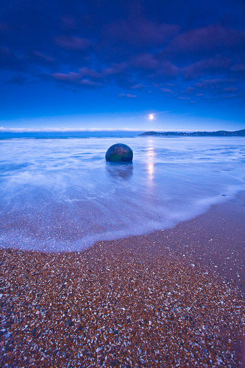 Moeraki Moon 3,2008